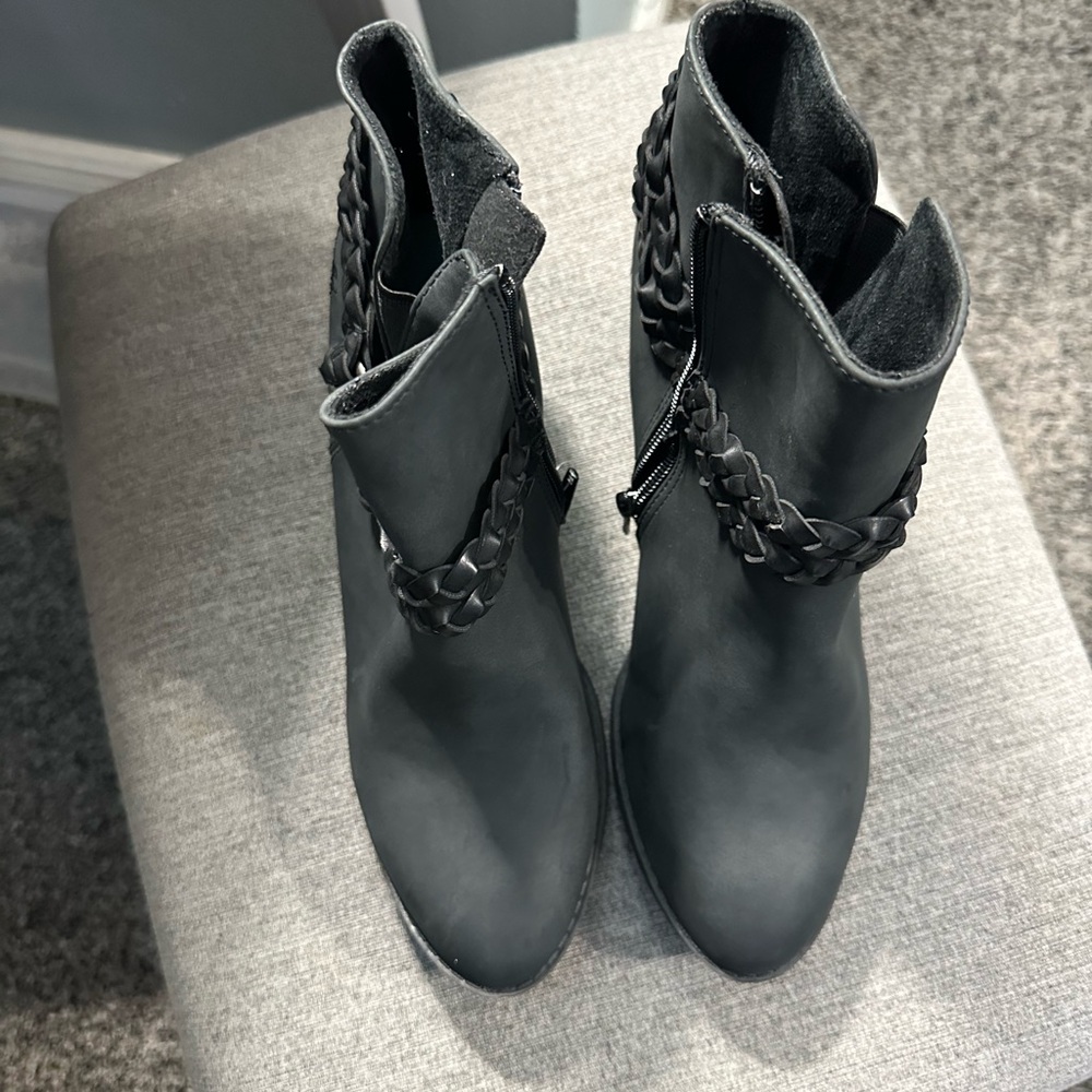 Ankle booties - Picture 2 of 6